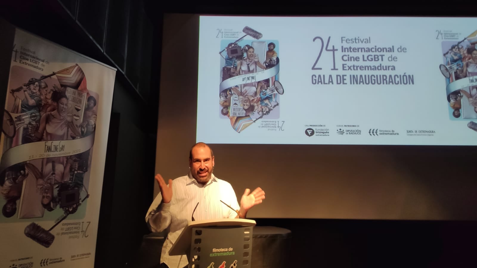 Alberto Velasco en la presentación del 24 FanCineGay de Extremadura